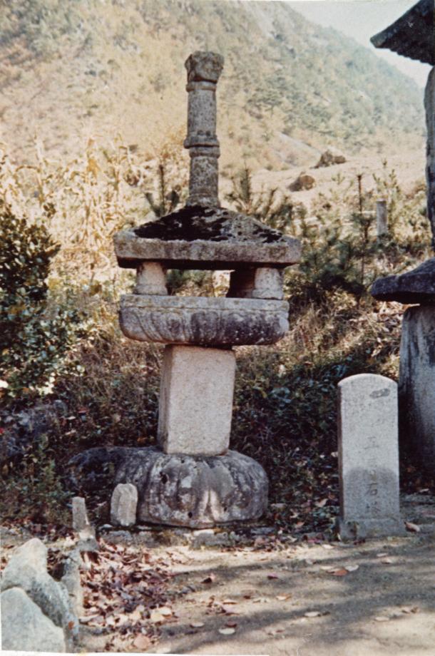 충주 미륵대원지 사각석등이미지