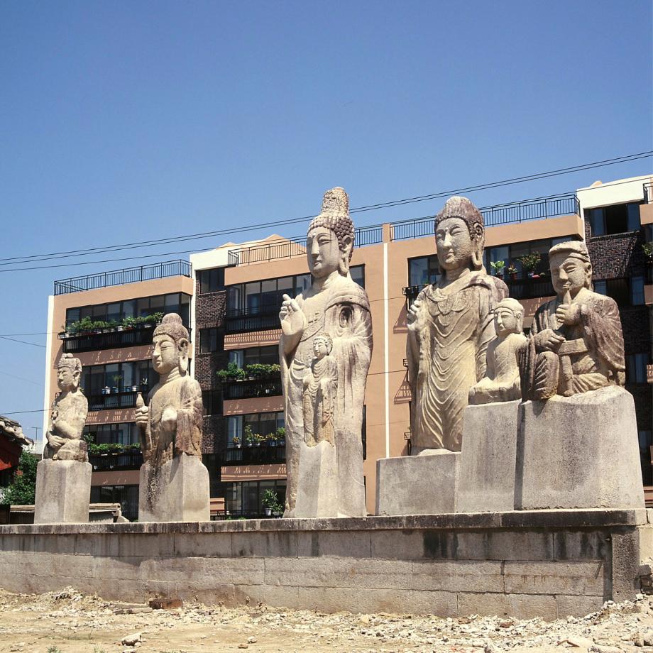 청주 용화사 석조불상군이미지