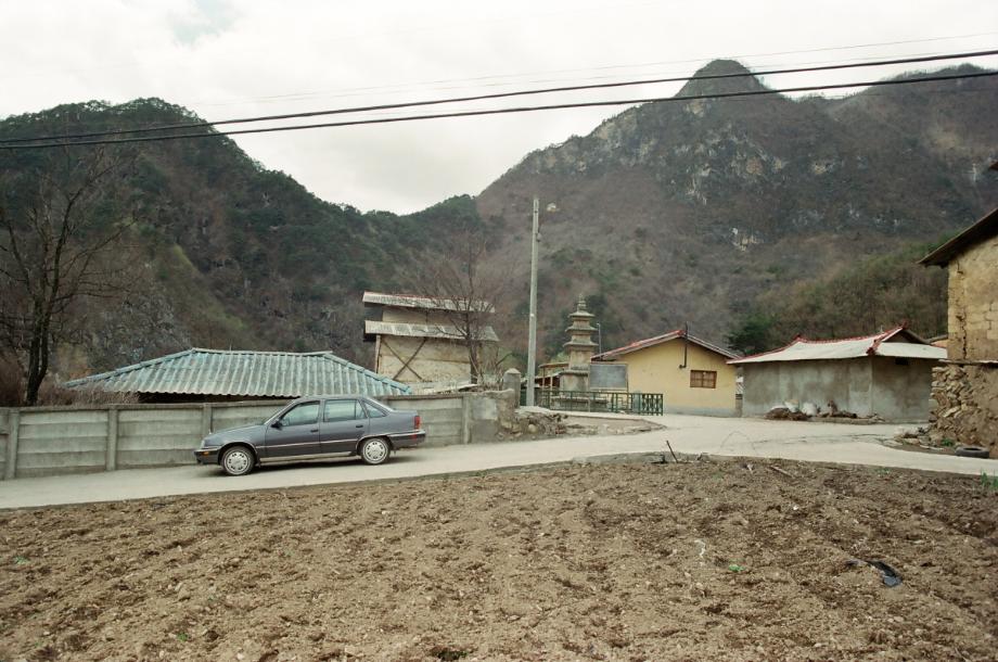 단양 향산리 삼층석탑이미지