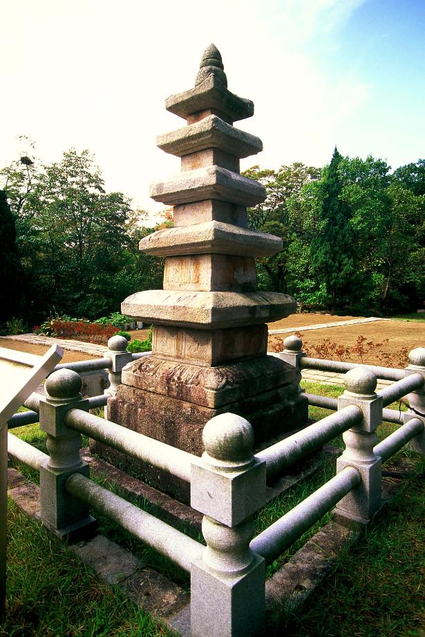 청주 보살사 오층석탑이미지