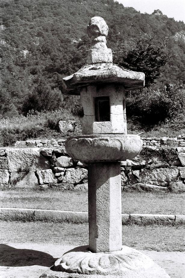 충주 미륵대원지 석등이미지