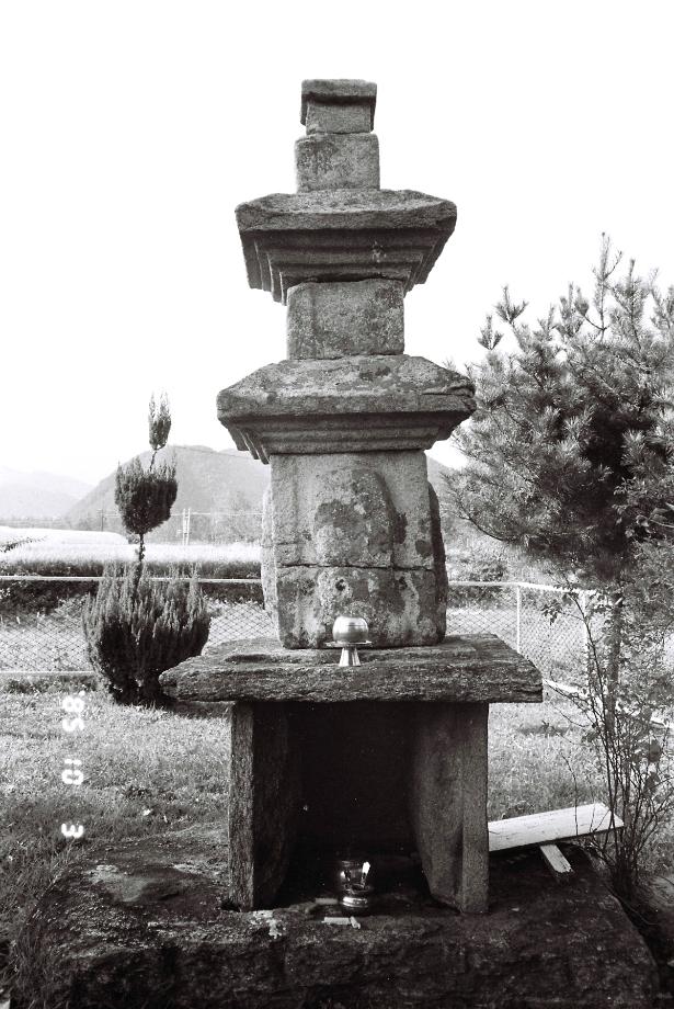 충주 원평리 삼층석탑이미지