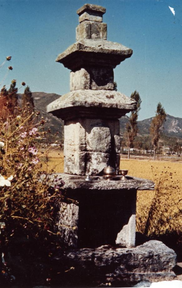 충주 원평리 삼층석탑이미지