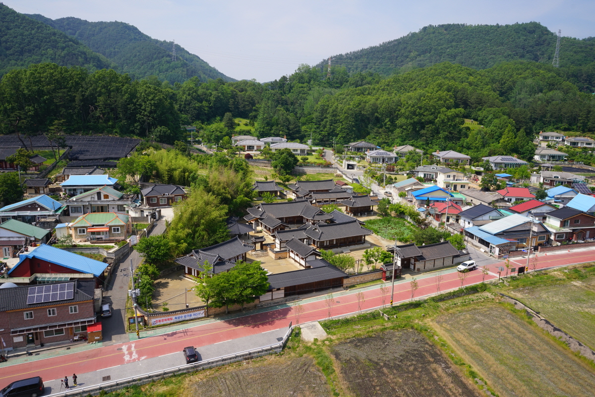 복원된 옥천 육영수 생가 모습