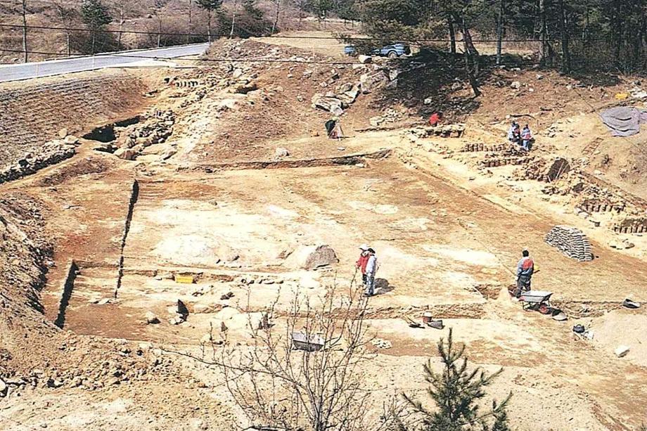충북 기념물 충주 미륵리 요지 이미지