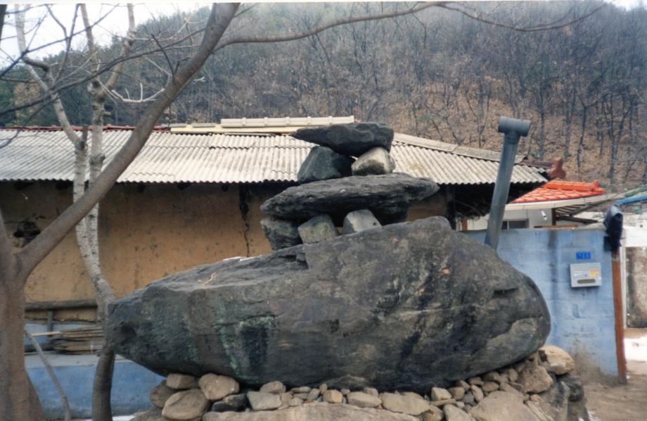 충주 조동리 고인돌이미지