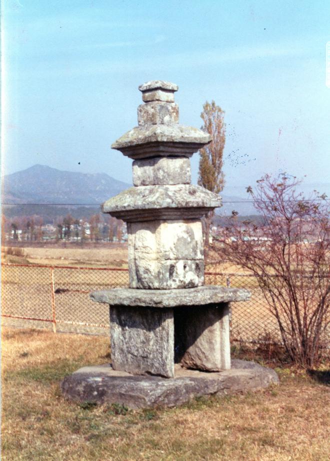 충주 원평리 삼층석탑이미지