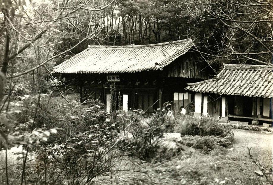 청주 안심사 대웅전이미지