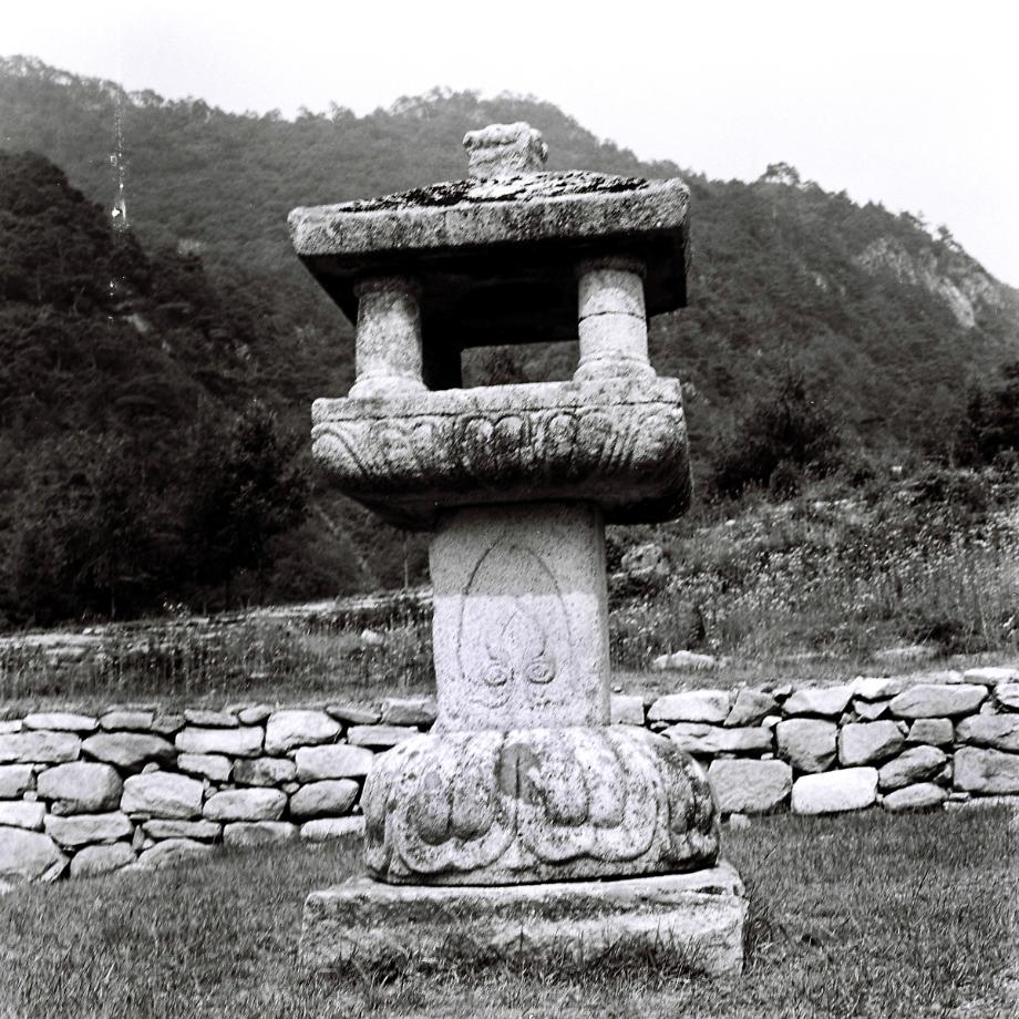 충주 미륵대원지 사각석등이미지