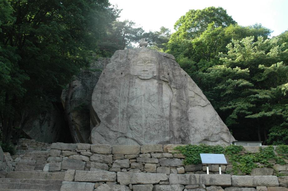 제천 덕주사 마애여래입상