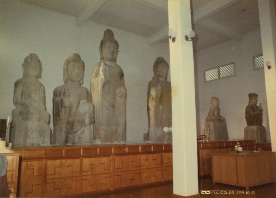 청주 용화사 석조불상군이미지
