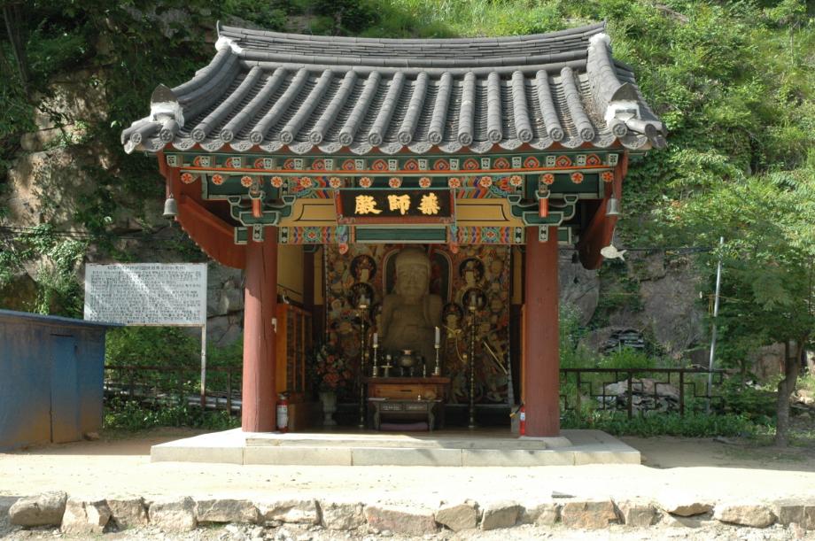제천 덕주사 석조약사여래입상이미지