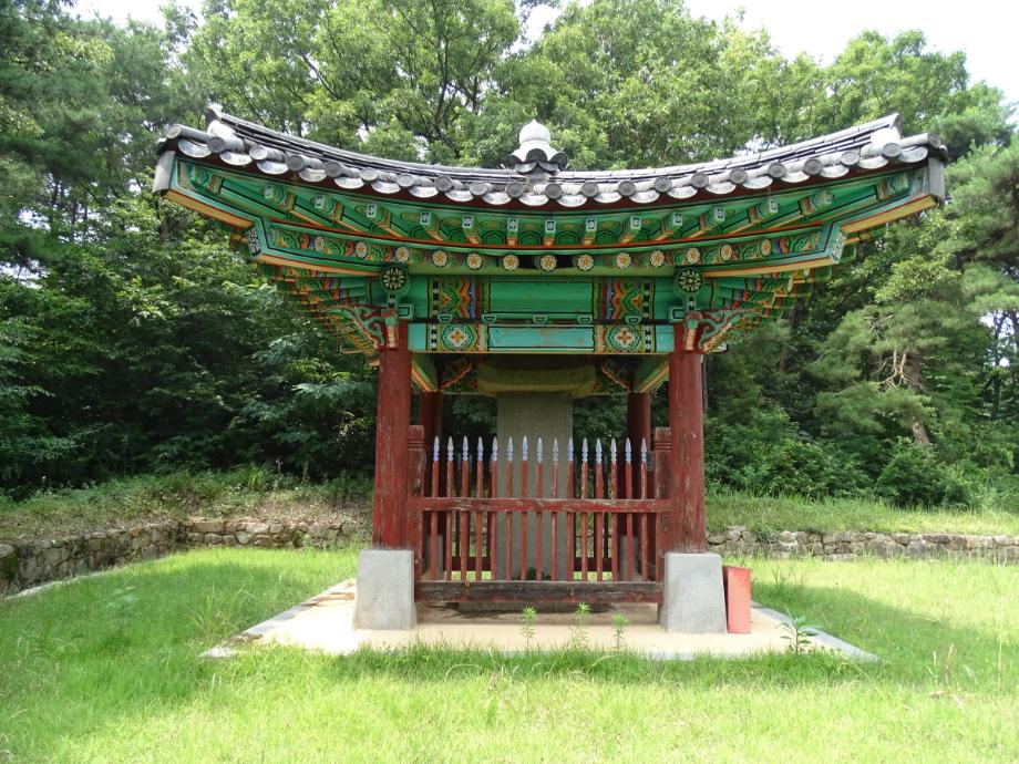 진천 남지 묘소 및 신도비