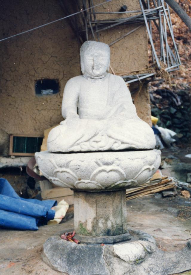 충주 오갑사지 석조여래좌상이미지