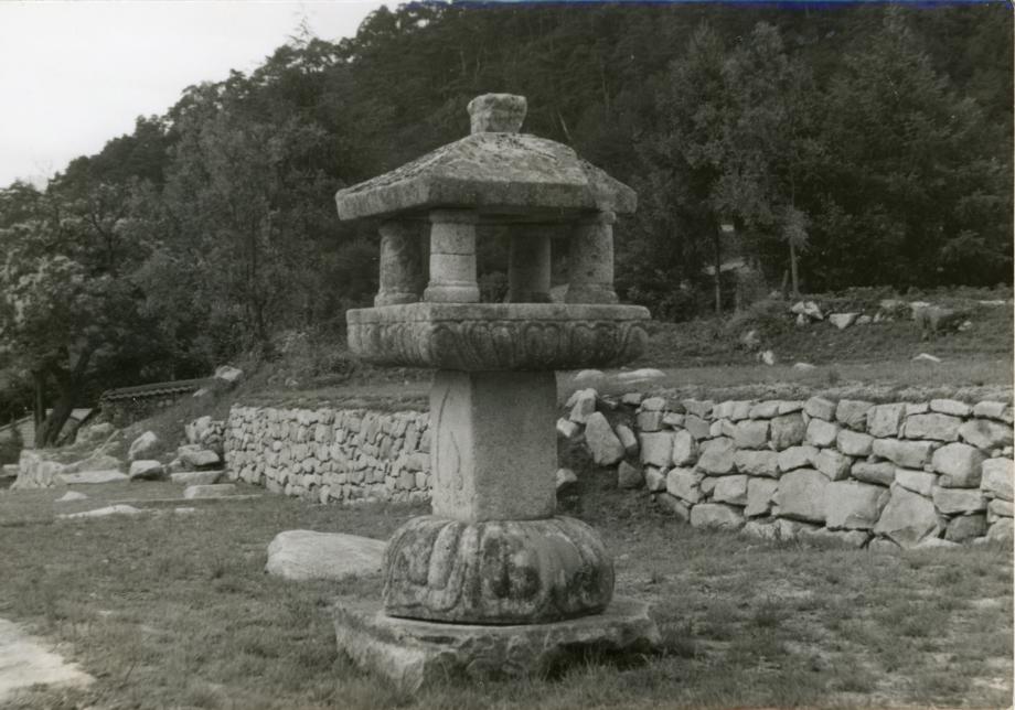 충주 미륵대원지 사각석등이미지
