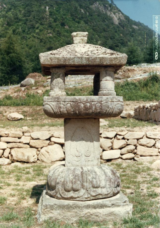 충주 미륵대원지 사각석등이미지
