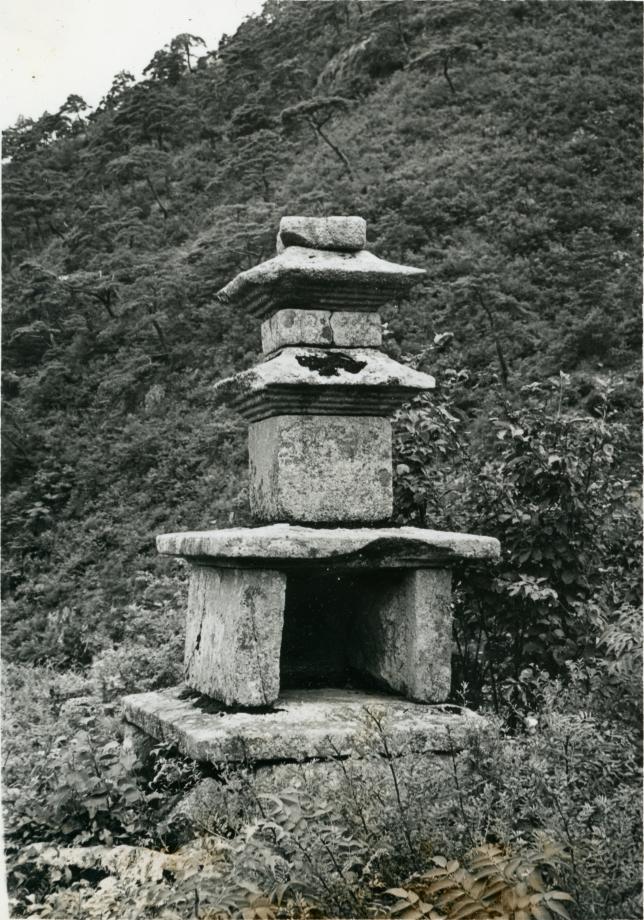 충주 미륵대원지 삼층석탑이미지