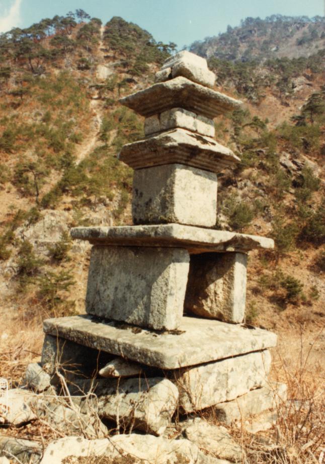 충주 미륵대원지 삼층석탑이미지