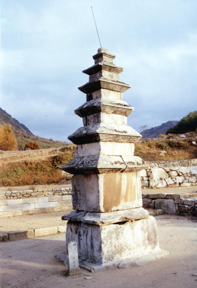 충주 미륵리 오층석탑이미지