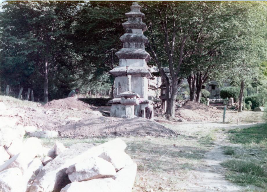 충주 미륵리 오층석탑이미지