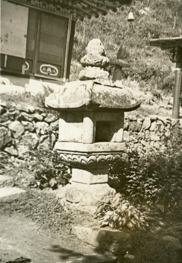 충주 청룡사지 보각국사탑 앞 사자 석등이미지