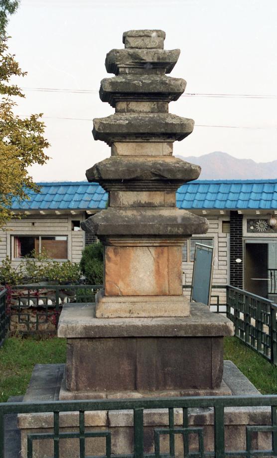충주 창동리 오층석탑이미지