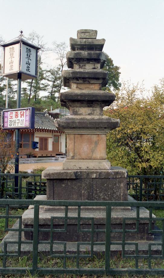 충주 창동리 오층석탑이미지