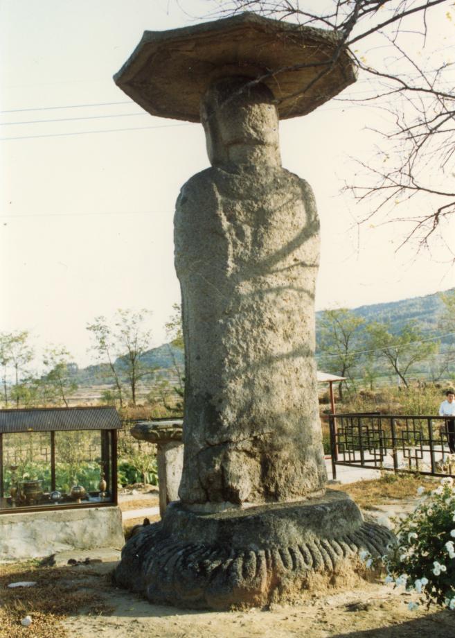 충주 원평리 석조여래입상이미지
