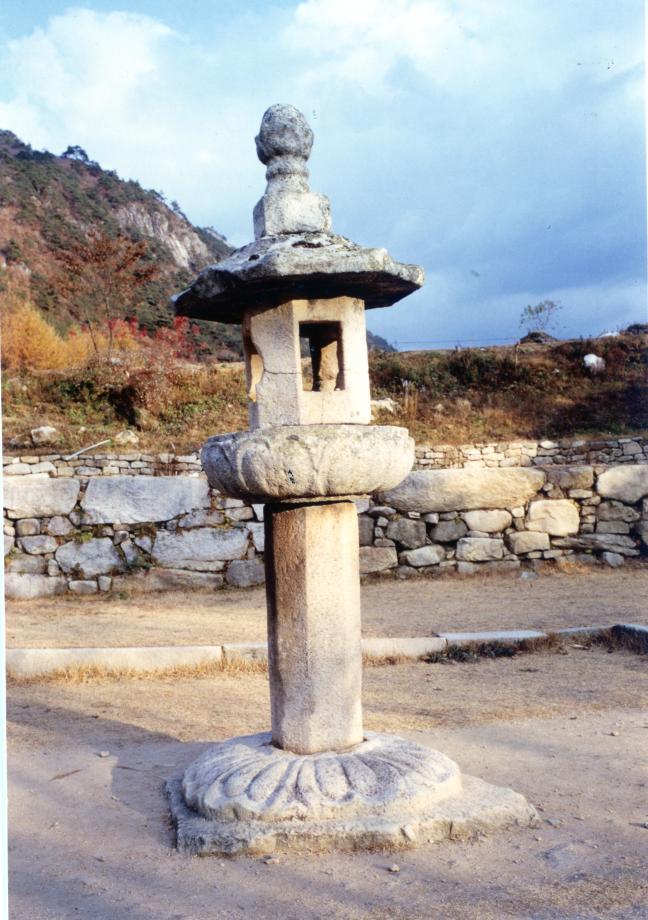 충주 미륵대원지 석등이미지
