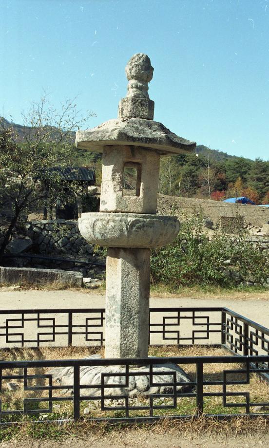 충주 미륵대원지 석등이미지