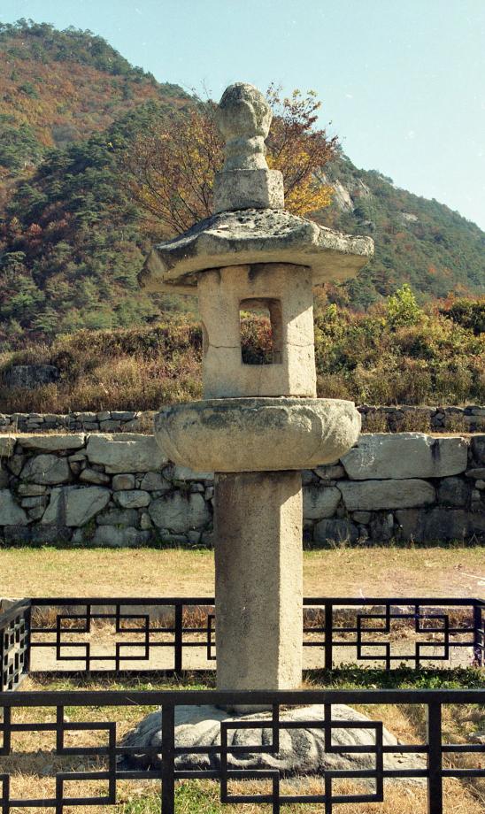 충주 미륵대원지 석등이미지