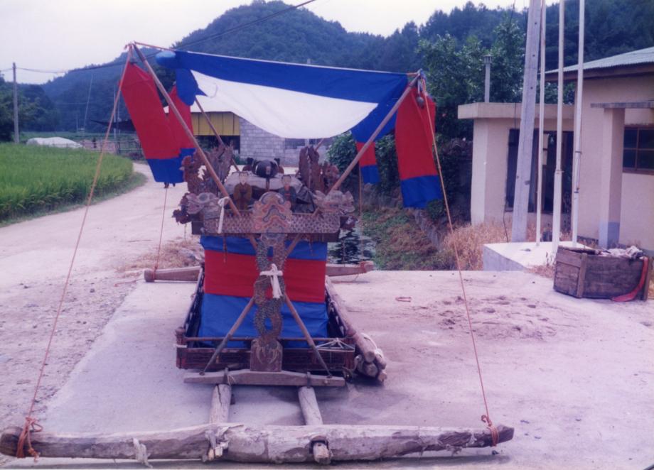 영동 신항리 상여이미지