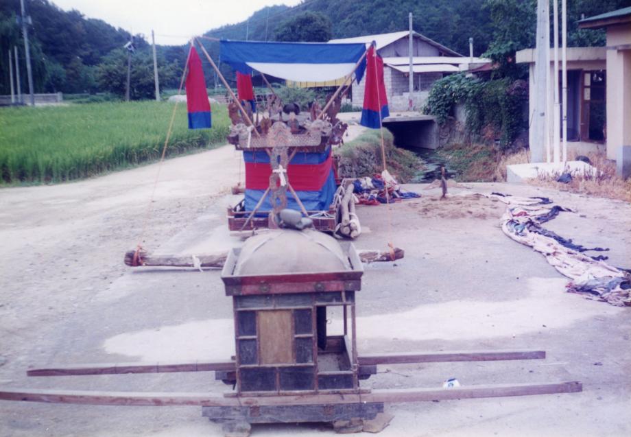 영동 신항리 상여이미지