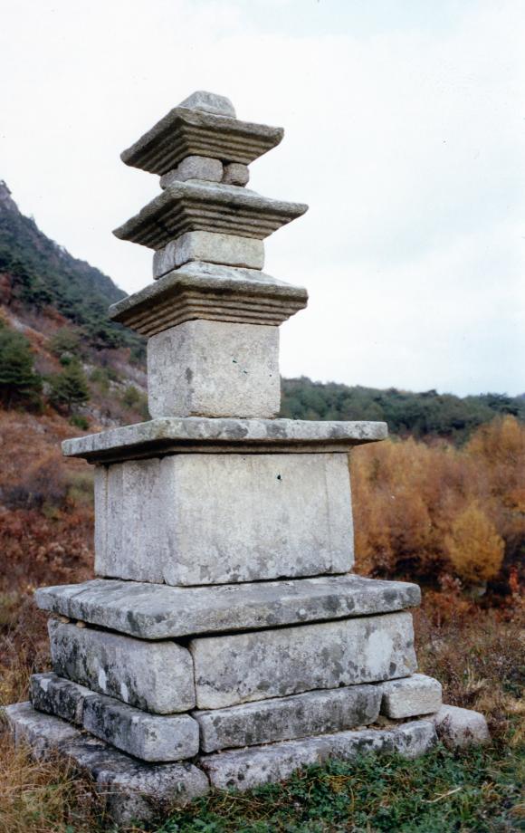 충주 미륵대원지 삼층석탑이미지