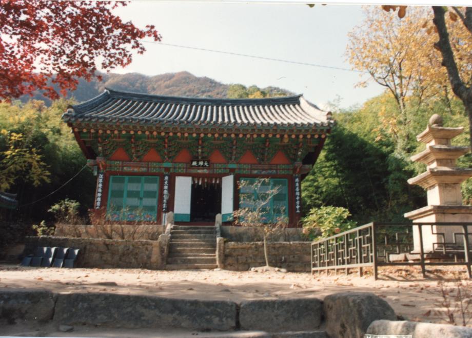 영동 영국사 대웅전이미지