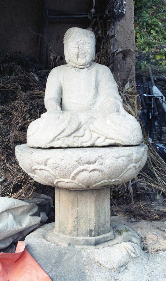 충주 오갑사지 석조여래좌상이미지