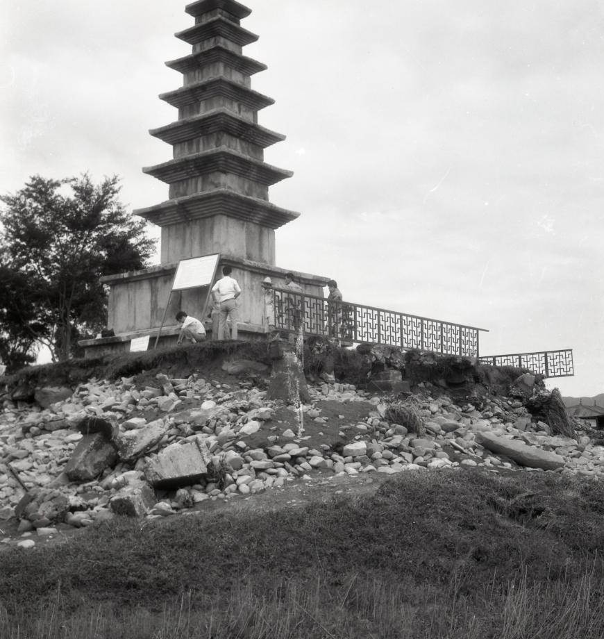 충주 탑평리 칠층석탑이미지