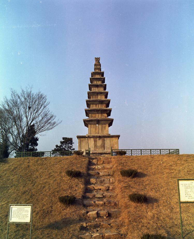 충주 탑평리 칠층석탑이미지