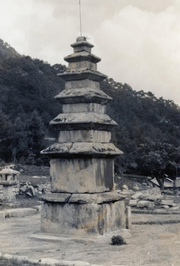 충주 미륵리 오층석탑이미지
