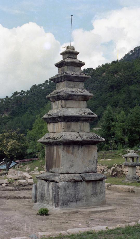 충주 미륵리 오층석탑이미지
