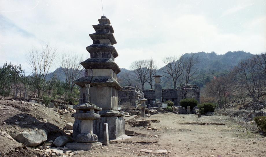 충주 미륵리 오층석탑이미지