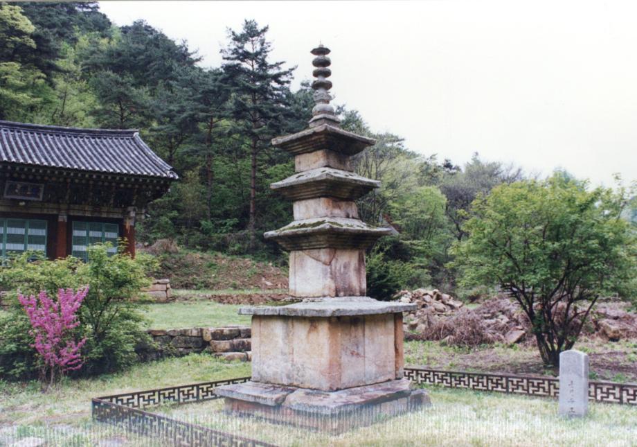 제천 신륵사 삼층석탑이미지