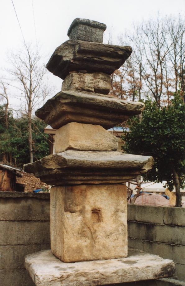 괴산 보안사 삼층석탑이미지
