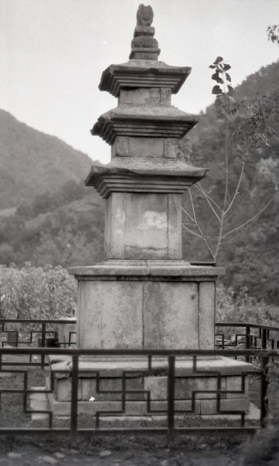 단양 향산리 삼층석탑이미지