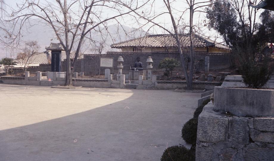 충주 단호사 철조여래좌상이미지
