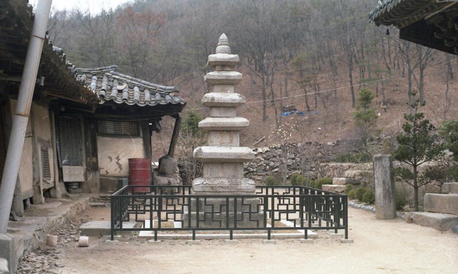 청주 보살사 오층석탑이미지