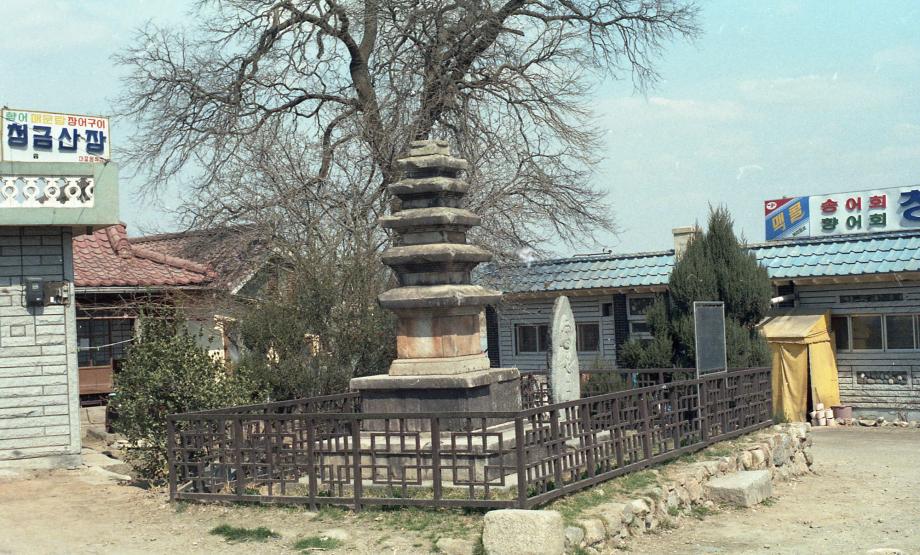 충주 창동리 오층석탑이미지