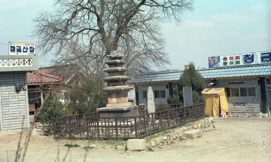 충주 창동리 오층석탑이미지