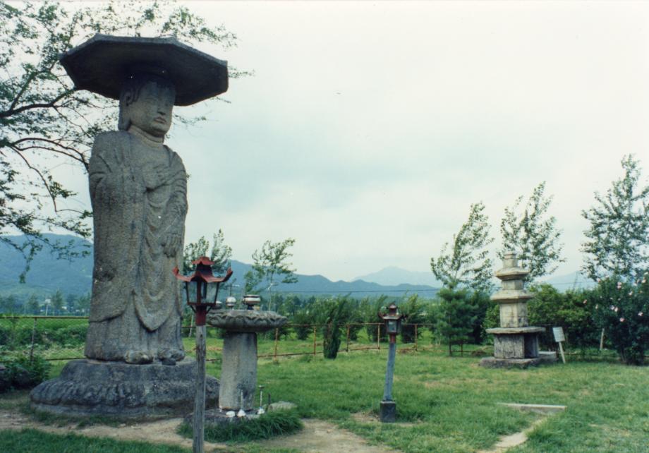 충주 원평리 석조여래입상이미지