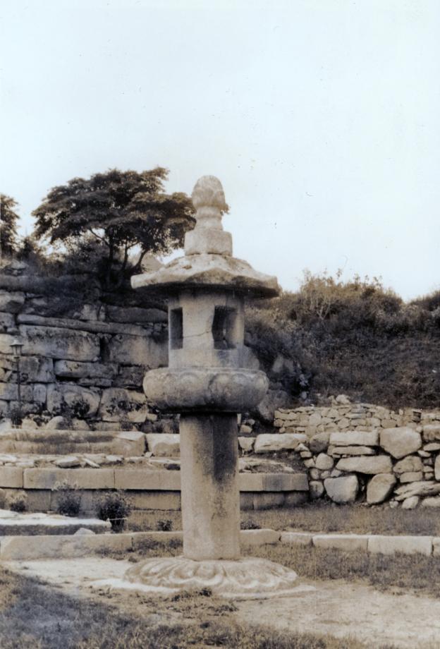 충주 미륵대원지 석등이미지